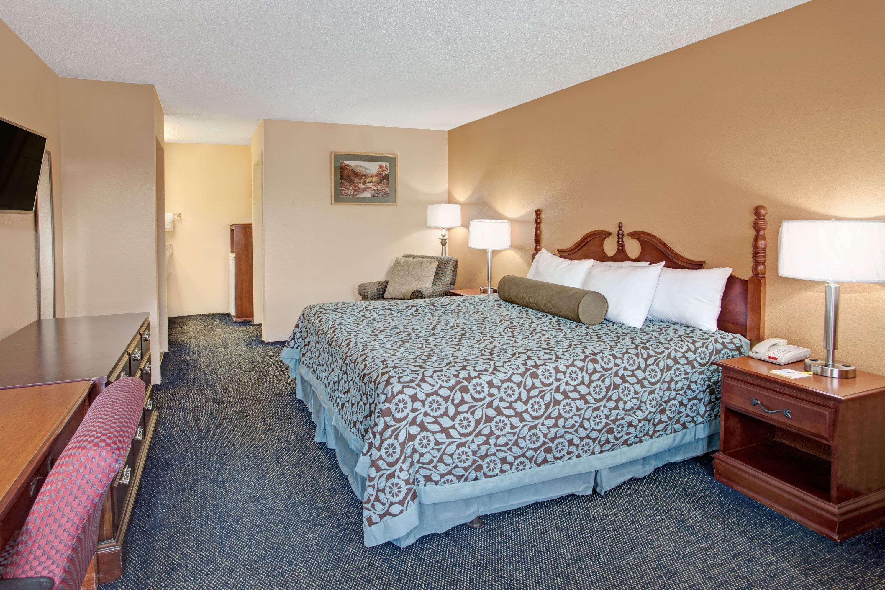 Days Inn By Wyndham Marietta White Water Buitenkant foto