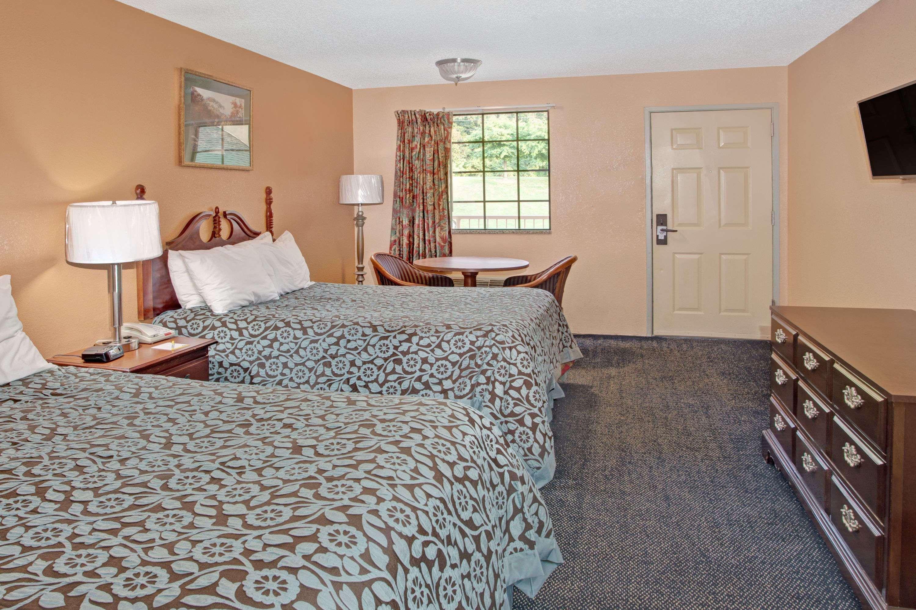 Days Inn By Wyndham Marietta White Water Buitenkant foto