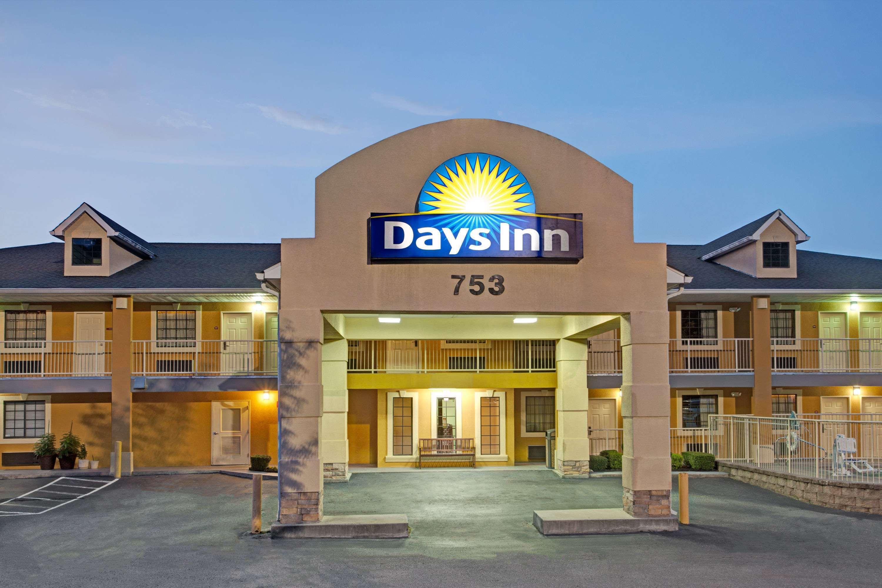 Days Inn By Wyndham Marietta White Water Buitenkant foto